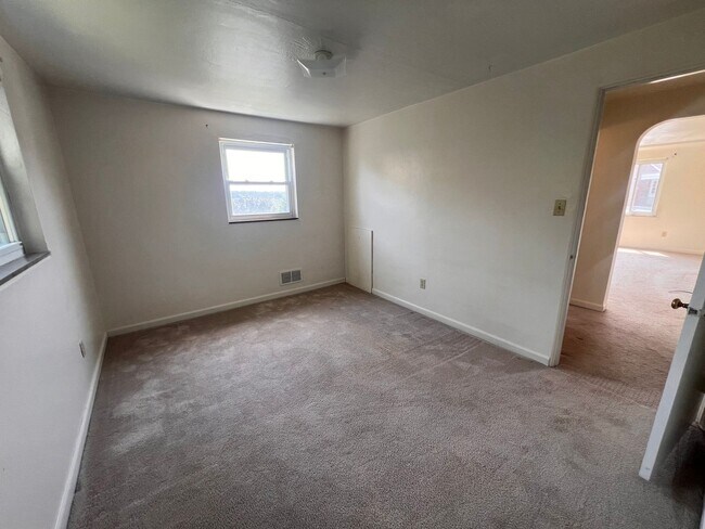 Building Photo - 1121 Clippert St