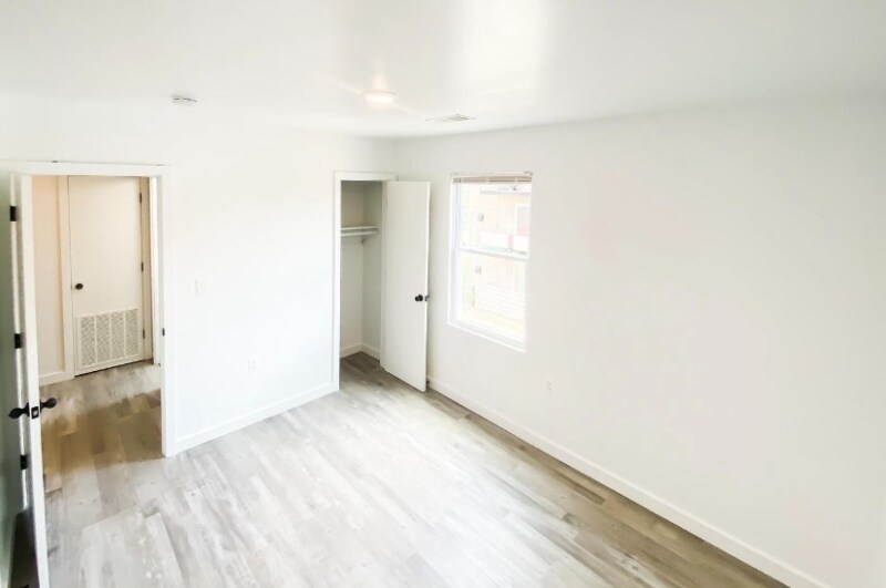 Building Photo - 4609 Quarles St NE