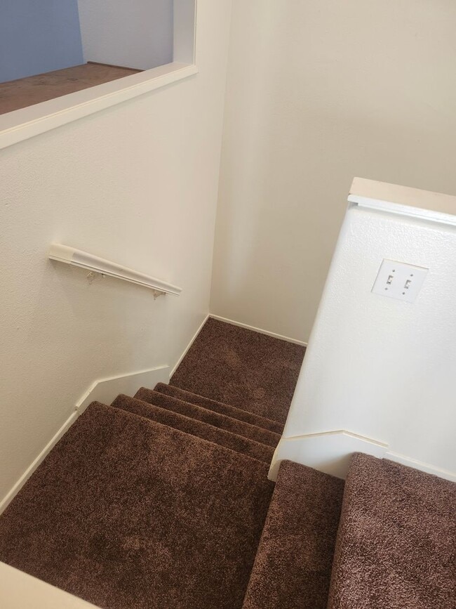 Building Photo - Spacious 4-Bedroom Home in a Prime Location