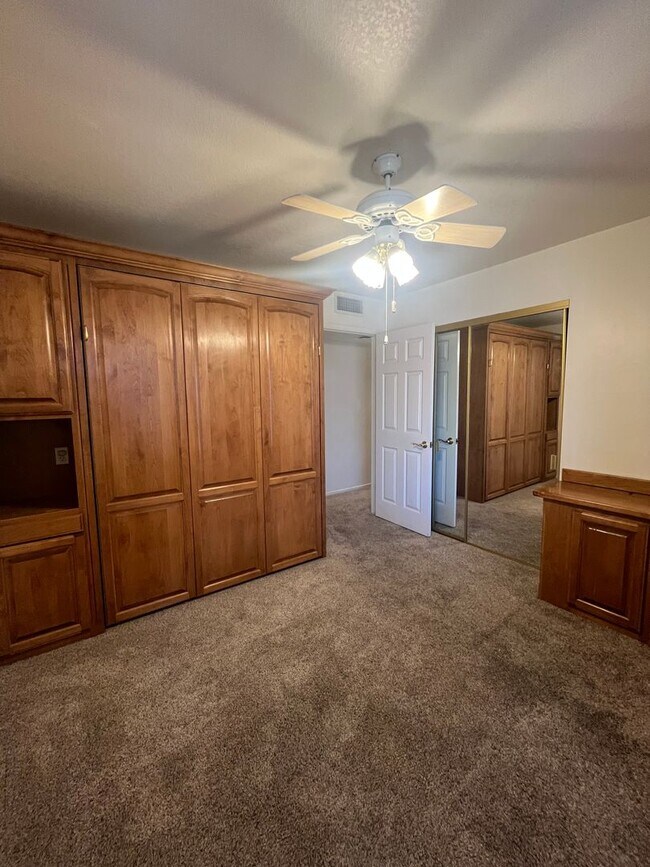 Building Photo - 3 Bed, 2 Bath in Gated Community with Lake...