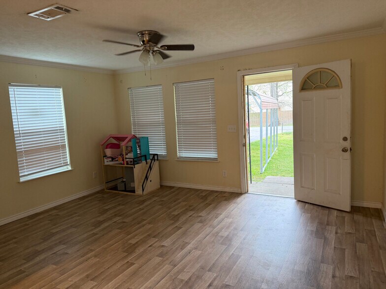 Building Photo - 635 S Archie St