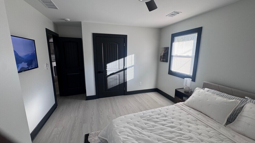 Building Photo - 2054 Fargo Pl SE