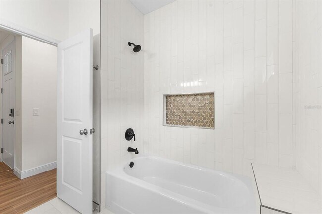 Building Photo - 6735 SW 10th Ln