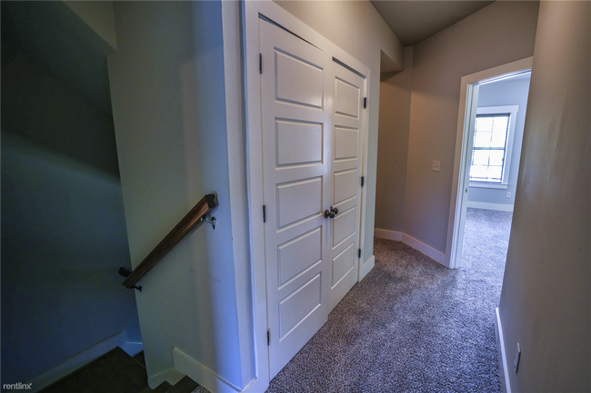 Building Photo - 3 br, 3.5 bath Townhome - 1304 Essex Manor...