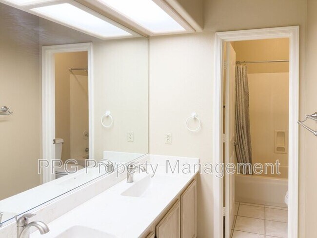 Building Photo - 5517 W Aster Dr