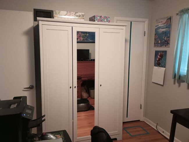 Building Photo - 2 Bedroom Townhouse in the heart of Tennyson!