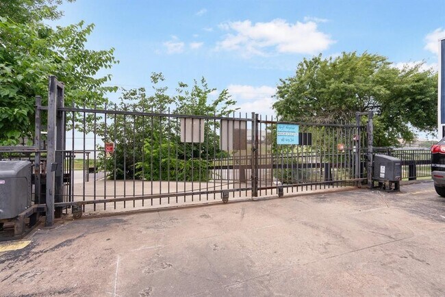Building Photo - 781 Country Pl Dr
