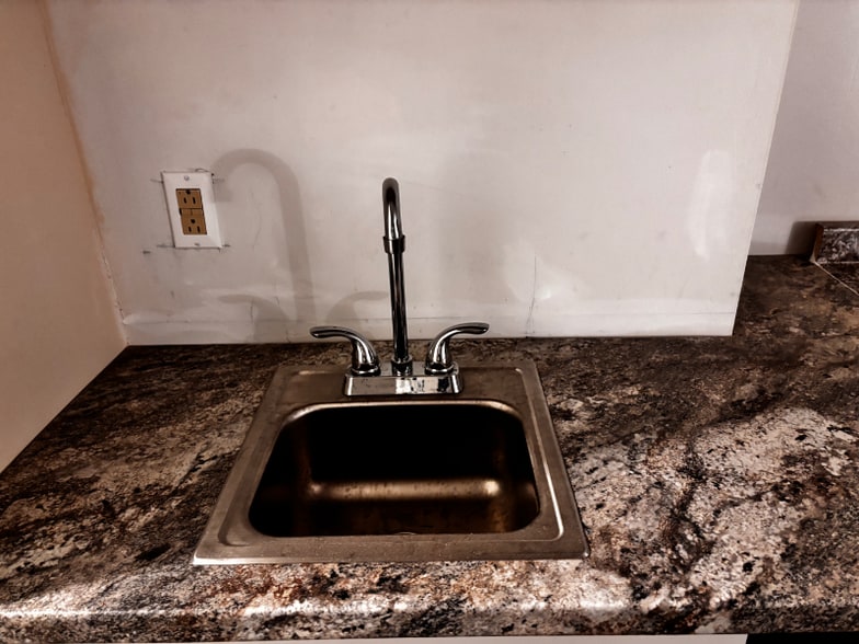 Primary Photo - 5 Oak St