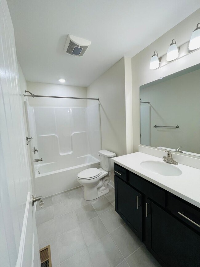 Building Photo - *BRAND NEW!* Townhouse for Rent in Crescen...