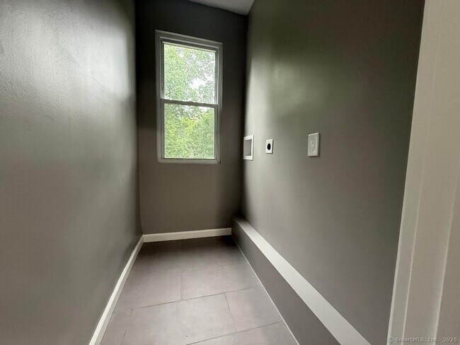 Building Photo - 431 Dixwell Ave