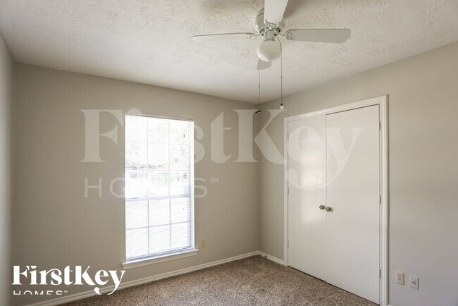 Building Photo - 2110 Richbrook Dr