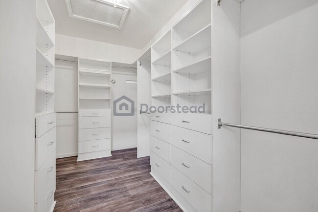 Building Photo - 400 Plover Ct