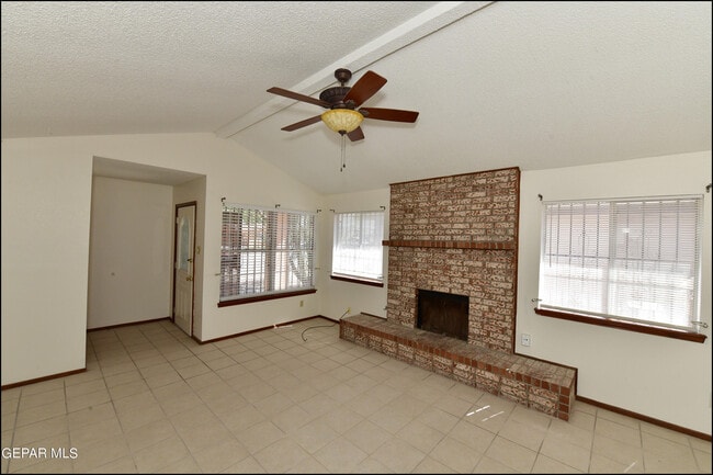 Building Photo - 2629 Lake Victoria Dr