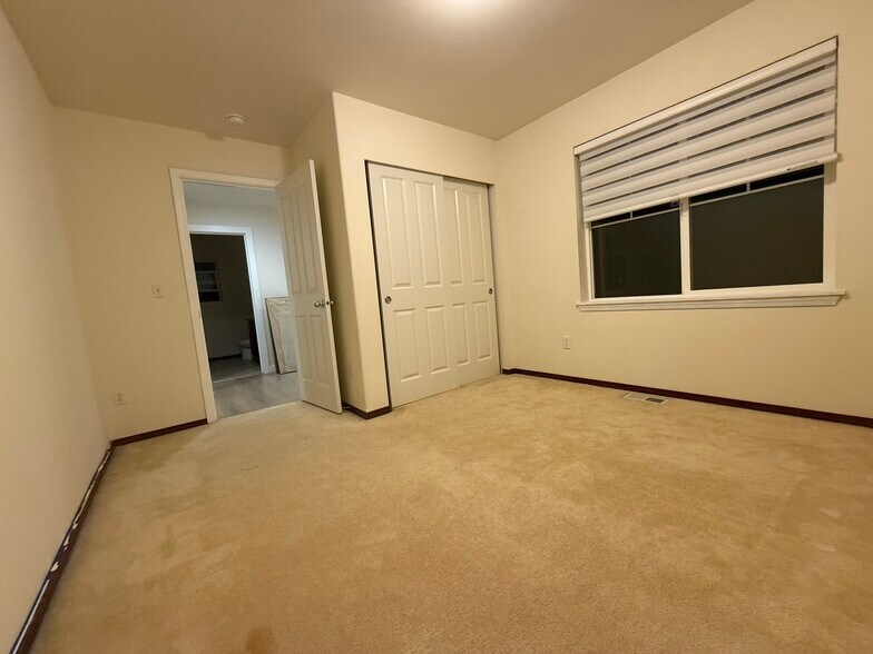 Building Photo - 9929 S 228th Pl
