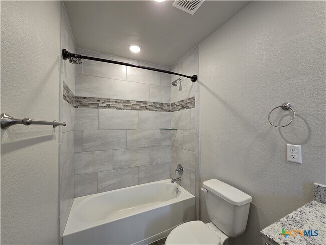 Building Photo - 523 Lost Trl