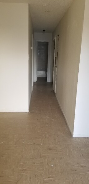 Building Photo - 4214 Woodmanor Dr