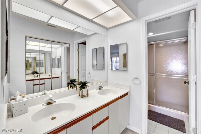Building Photo - 4987 Pepper Cir