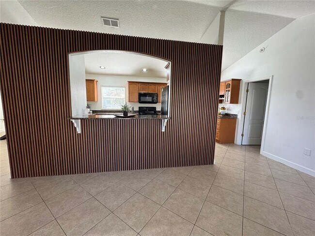 Building Photo - 14940 Day Lily Ct