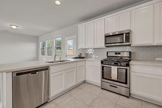 Building Photo - 2208 Pecan Island Dr