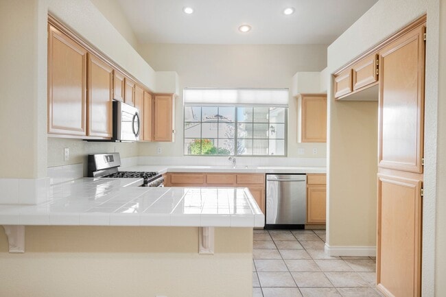 Building Photo - Summerlin - Single Story Townhome -