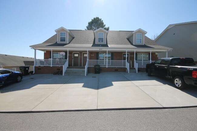 Building Photo - 704 Cobblestone Dr