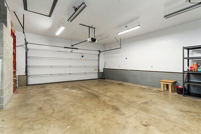 Building Photo - 12318 SE 67th Ct