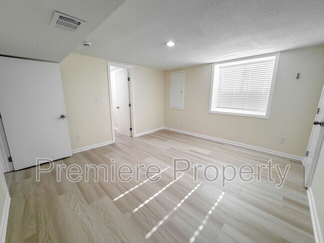 Building Photo - 10411 E 78 Terrace