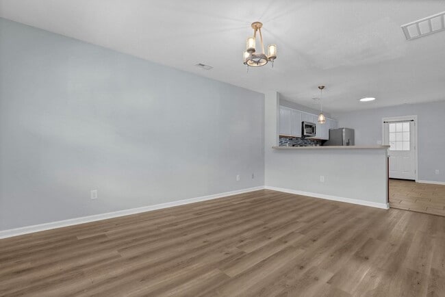 Building Photo - 1404 Old Folkstone Rd