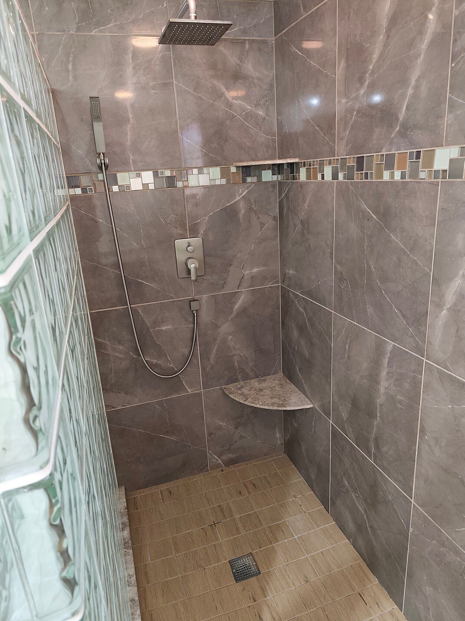 Walking shower - 106 Siena Way