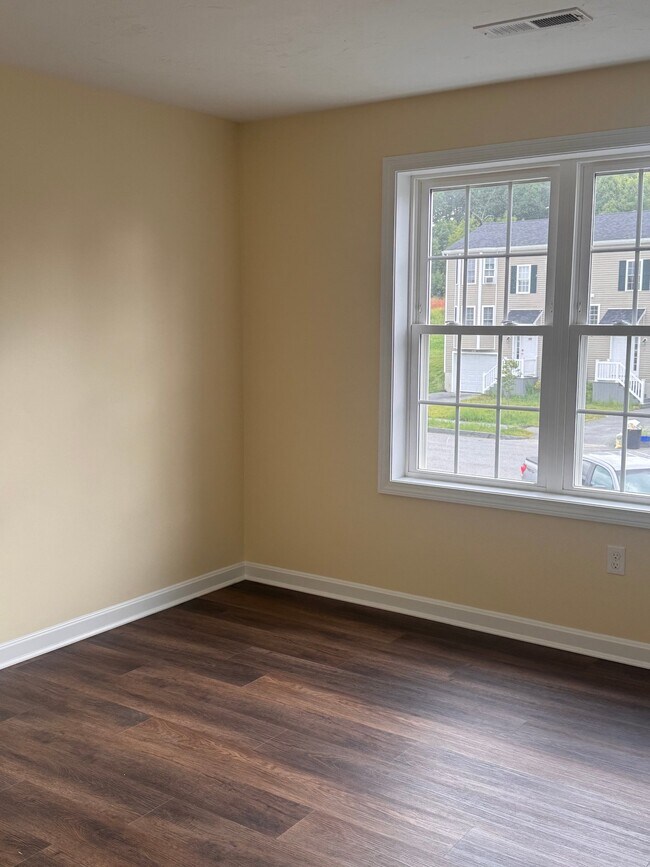 Building Photo - 18 Snowberry Cir