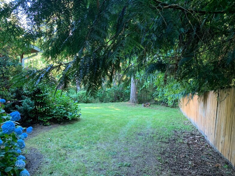 Side back yard - 4811 Rural Rd SW