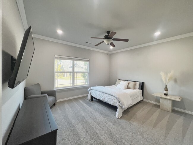 Building Photo - 327 W Kinniburgh Dr