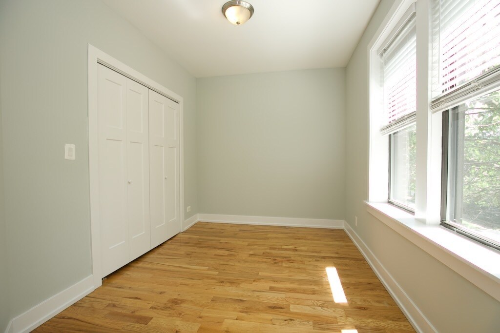 Building Photo - 3908 N Janssen Ave