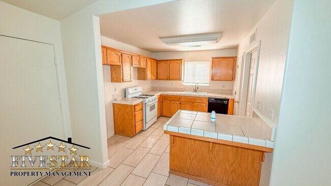 Building Photo - 2815 Flint Hills Dr