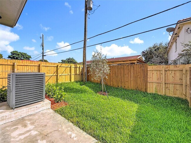 Building Photo - 406 NW 41st St