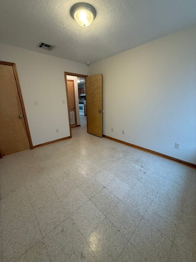 Building Photo - 2208 N Malcolm St