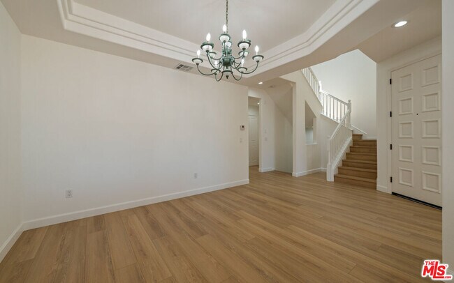 Building Photo - 6465 Zuma View Pl