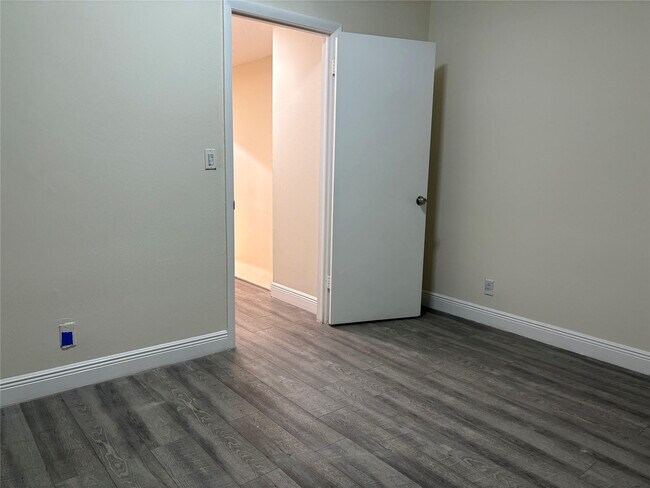 Building Photo - 2831 Pierce St