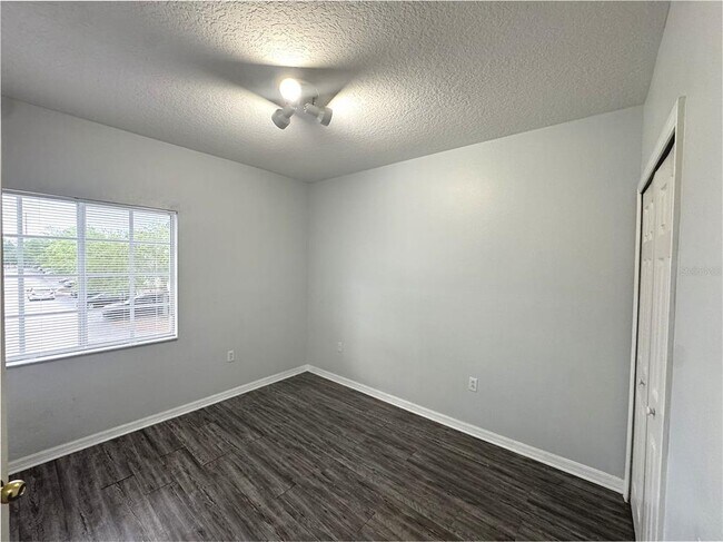 Building Photo - 9621 Lakedale Way