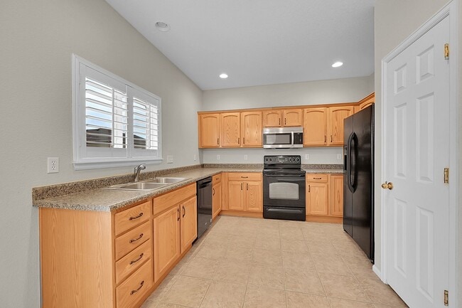 Building Photo - 8361 Newbury Way