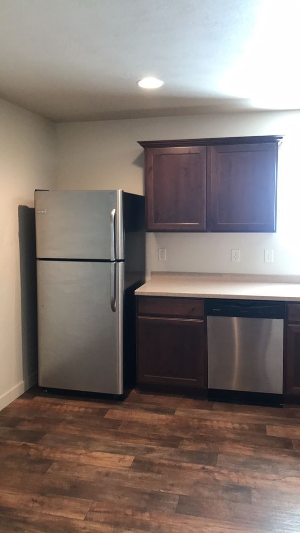 Building Photo - Amazing 3 Story Vineyard Townhome w 1 car ...