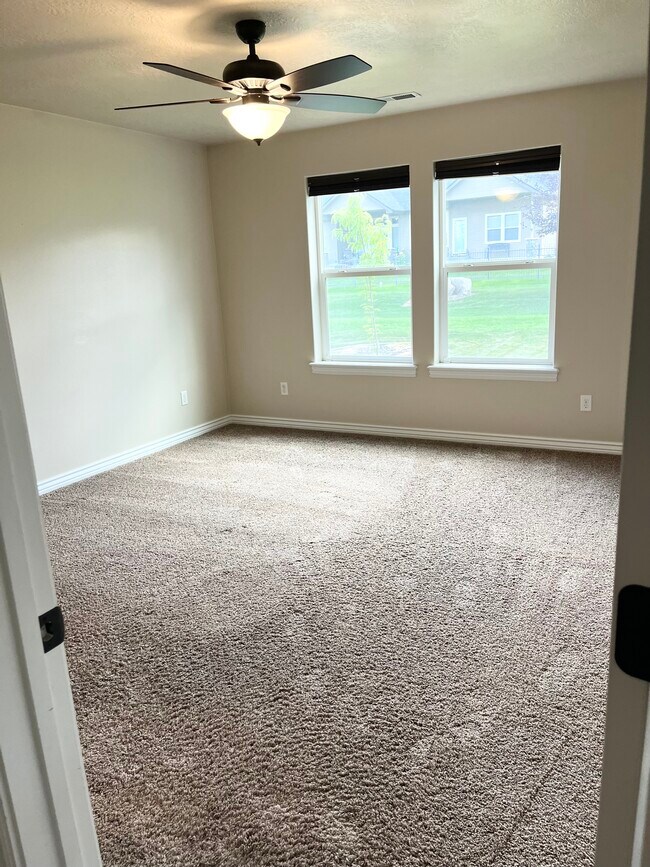 Building Photo - Silver Lining