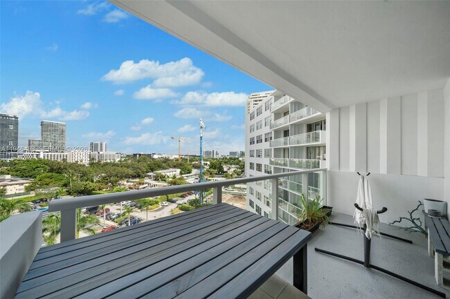 Building Photo - 3301 NE 5th Ave