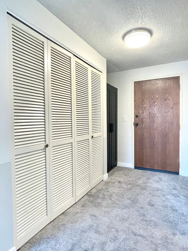 Building Photo - 521 E 5th Ave