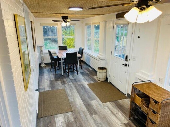 Building Photo - 5097 Browntown Rd