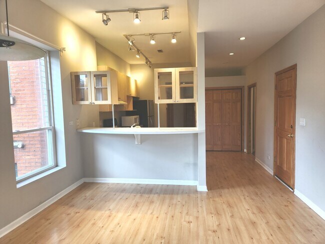 Building Photo - 2109 W Polk St
