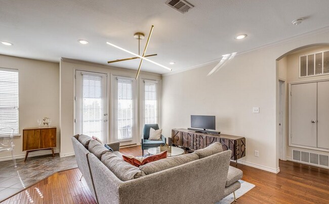 Building Photo - 950 Henderson-149.64