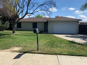 Building Photo - 1546 N Oak Park St