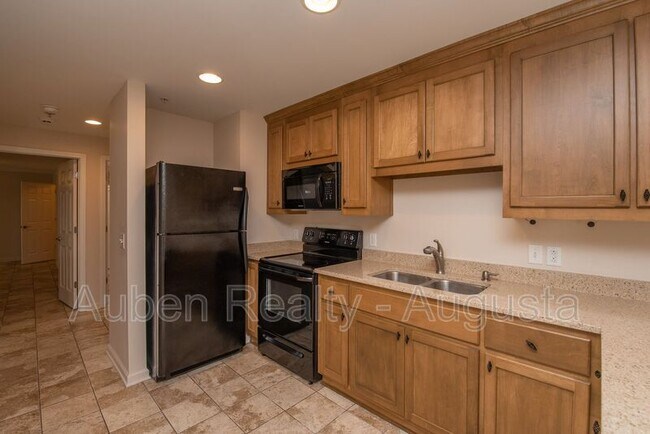 Building Photo - 913 Walker St