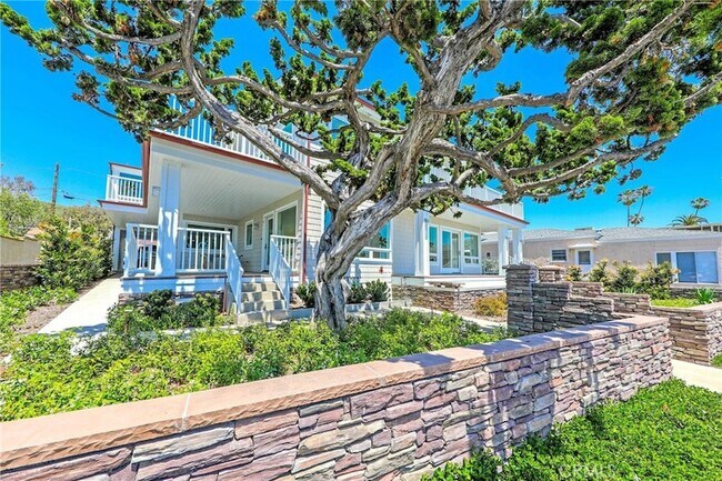 Building Photo - 376 Cliff Dr